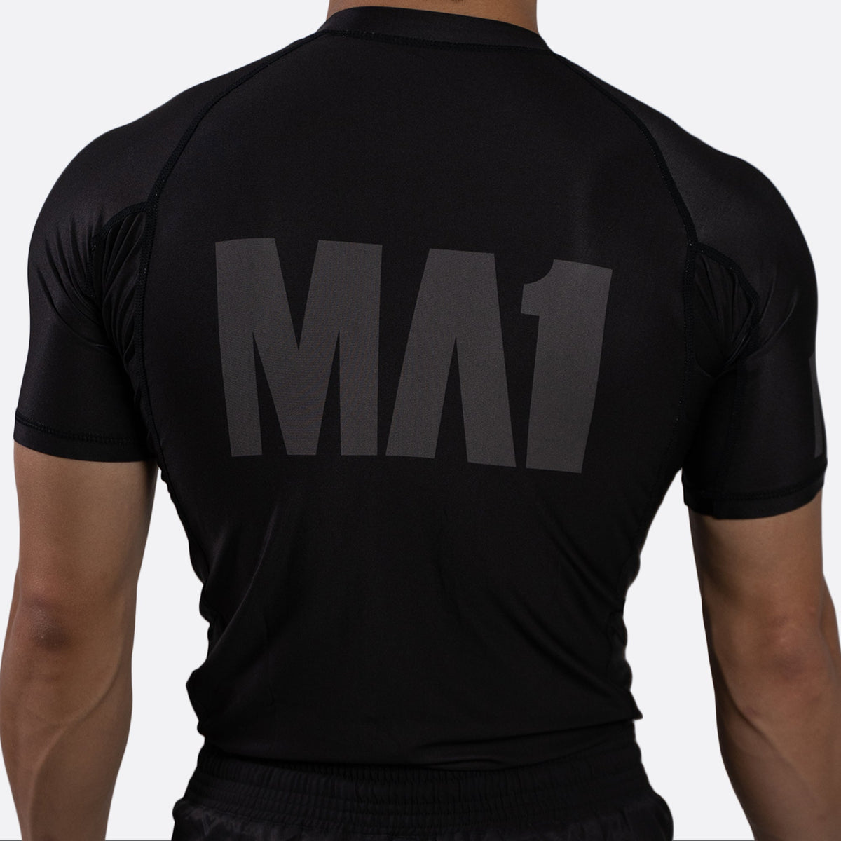 MA1 Short Sleeve Rash Guard - Gradient Black - product photo 4